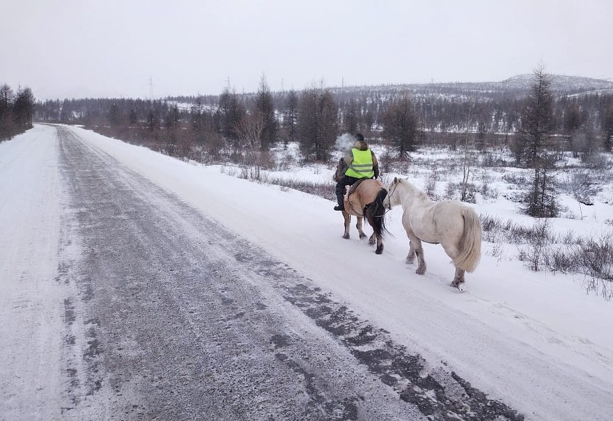 Никита Греци продолжает путешествие на якутских лошадях