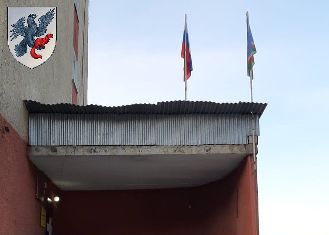 В микрорайоне Кангалассы заменили перевернутый флаг