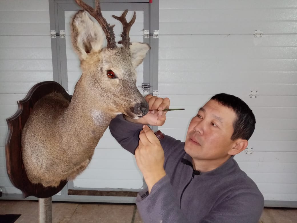 "Не берусь за работу, если нет вдохновения", - в Якутии горный инженер стал таксидермистом и фермером