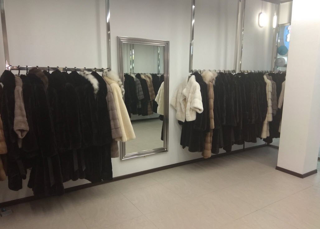 В Якутске китайский бизнесмен подарил уборщице норковую шубу в благодарность за труд