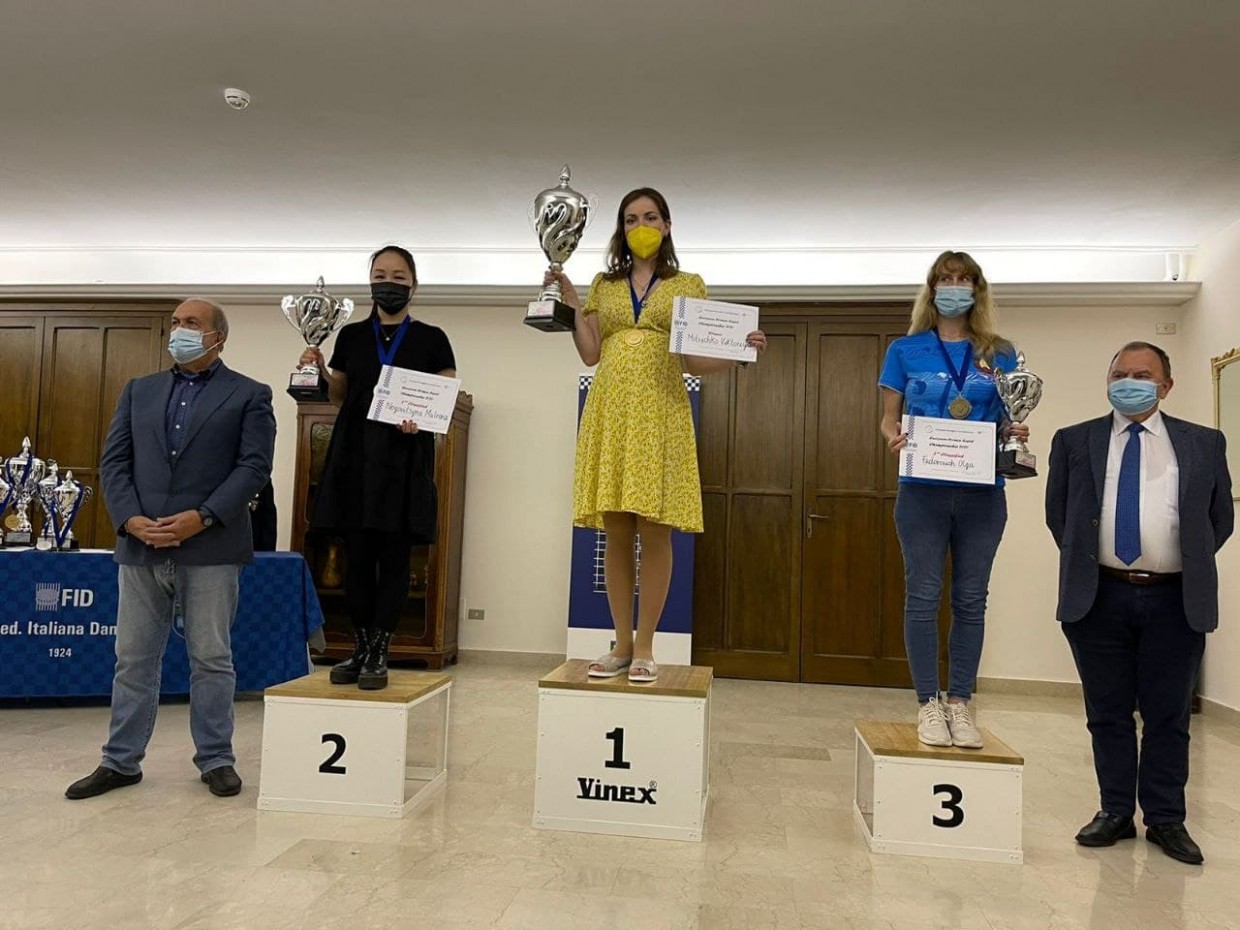 Якутская шашистка везёт три медали с чемпионата Европы