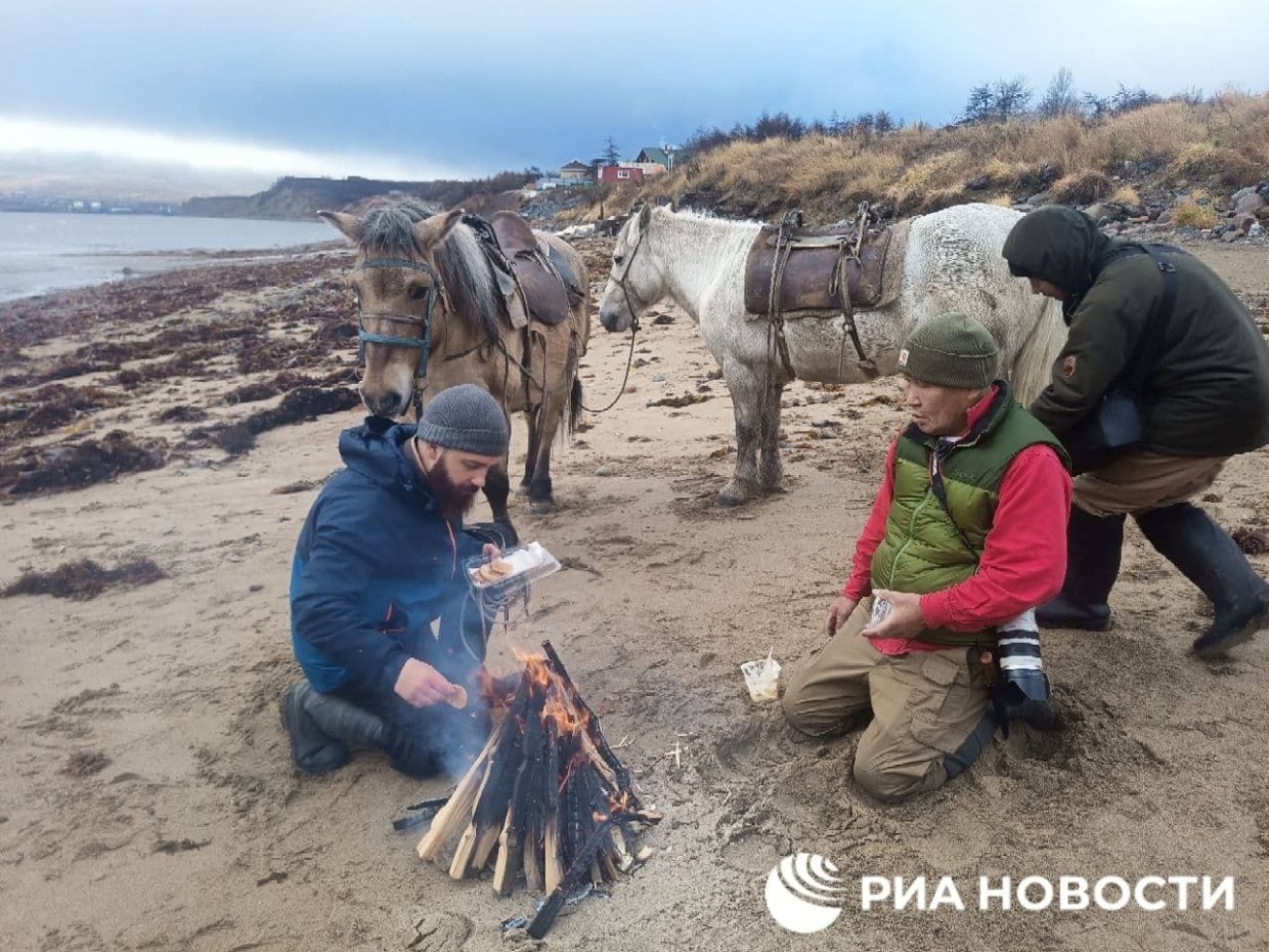 Британец Никита Греци отправился в кругосветное путешествие на якутских лошадях из Магадана
