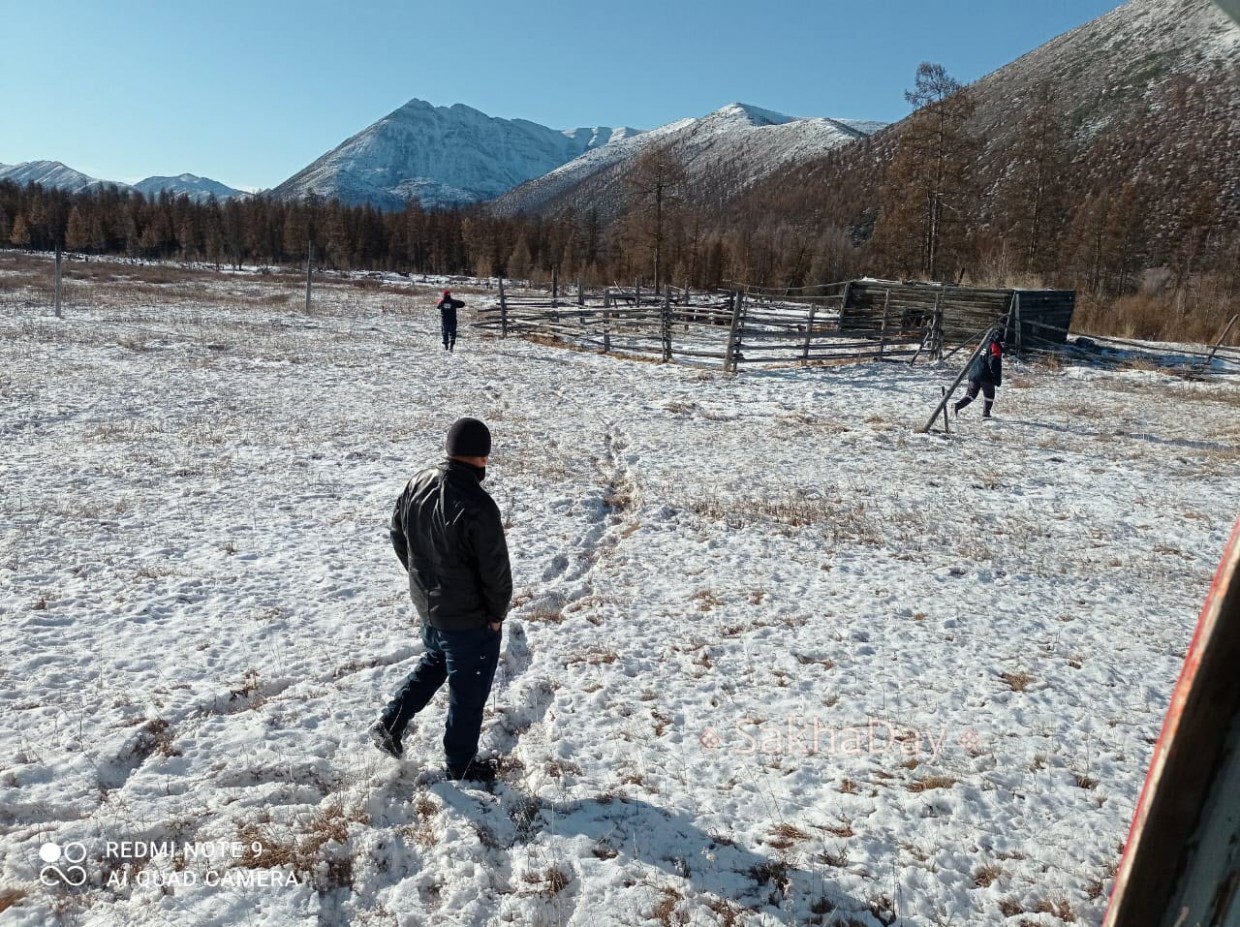 В Верхоянском улусе вертолет, отправившийся за оленеводом, вернулся без него