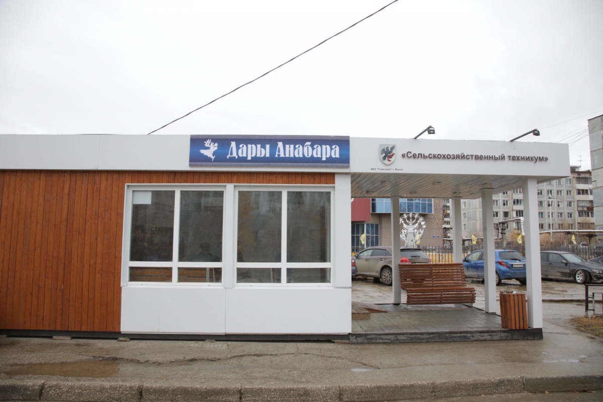 На улице Пояркова открылась новая теплая остановка «Сельхозтехникум»