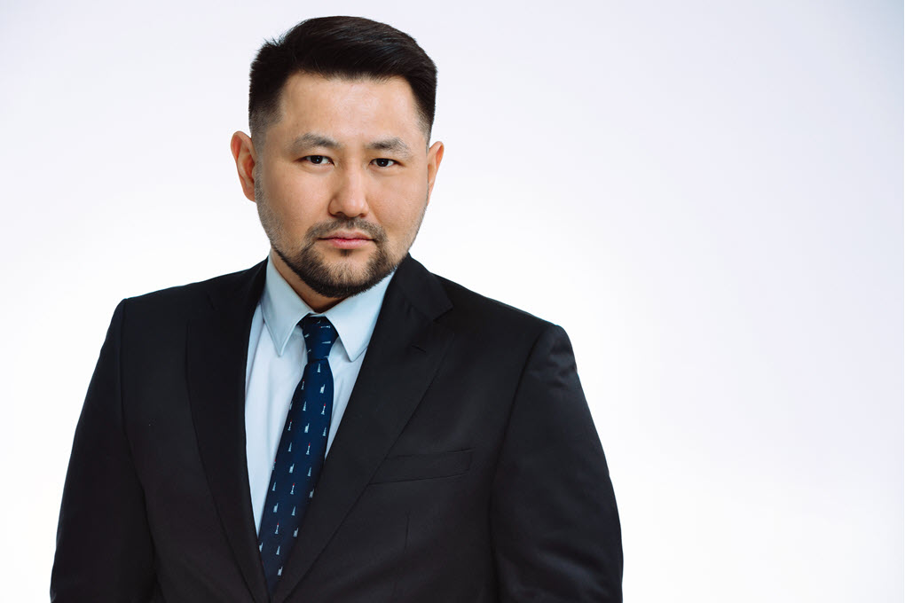 Евгений Григорьев поздравляет с Днем учителя