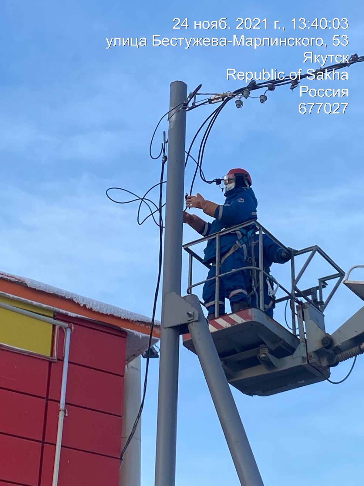 В Якутске объект самовольной постройки отключили от электроснабжения