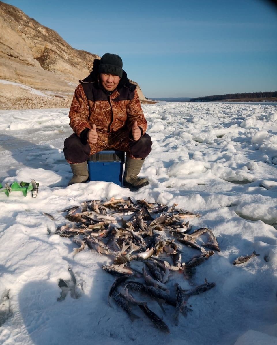 Рыбалка в якутии зимой 2020. Зимняя рыбалка в Сибири. Зимняя рыбалка в Якутии. Рыбалка в Якутии зимой. Зимняя рыбалка в Якутии 2021.