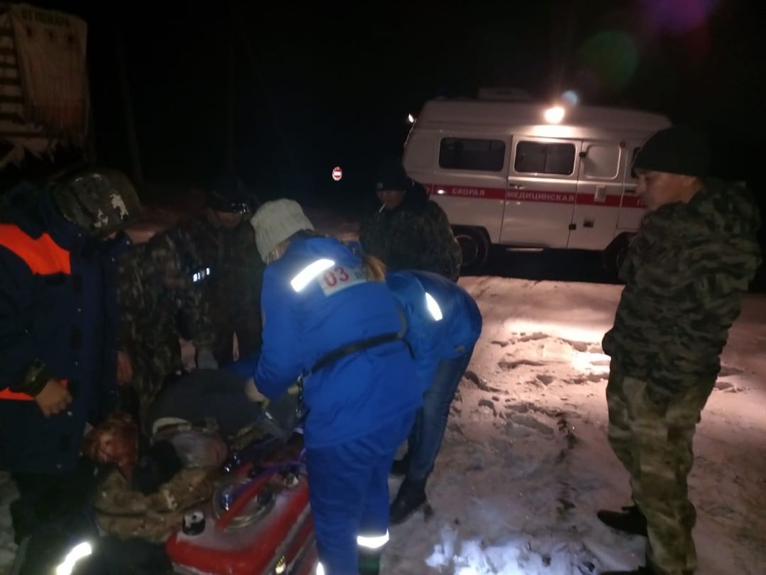 В Якутии охотник тащил на себе потерявшего сознание товарища. Оба эвакуированы