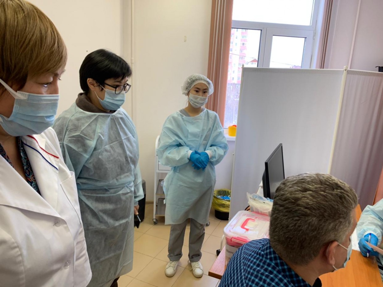 Специалисты Минздрава провели обходы  прививочных пунктов в Якутске