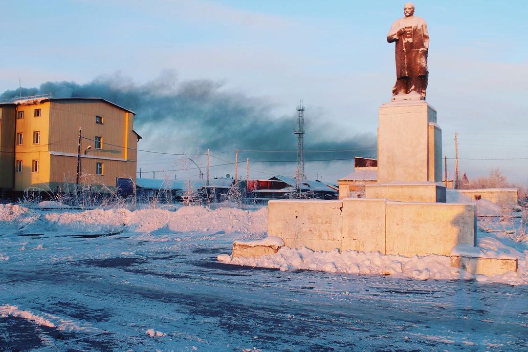 Уголовное дело вандала, осквернившего памятник в поселке Зырянка, направлено в суд