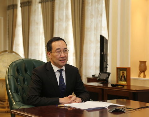 Айсен Николаев поблагодарил якутян, прошедших вакцинацию