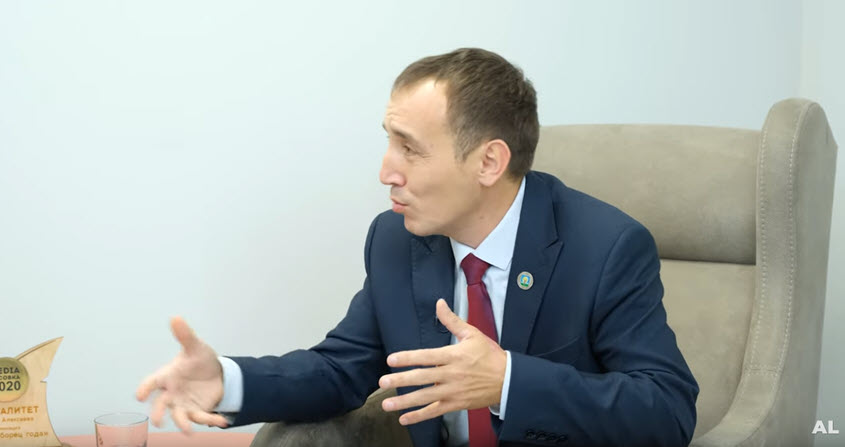 Мэр Нюрбы Александр Иванов: «Лучше пусть Айсен Сергеевич управляет 100 лет, чем 1 месяц Тумусов»