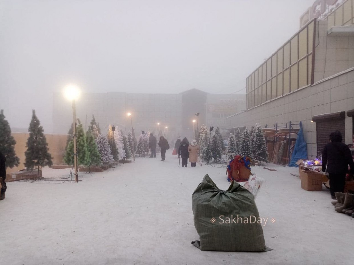 В предновогодние дни на Столичном рынке в Якутске непривычная тишина
