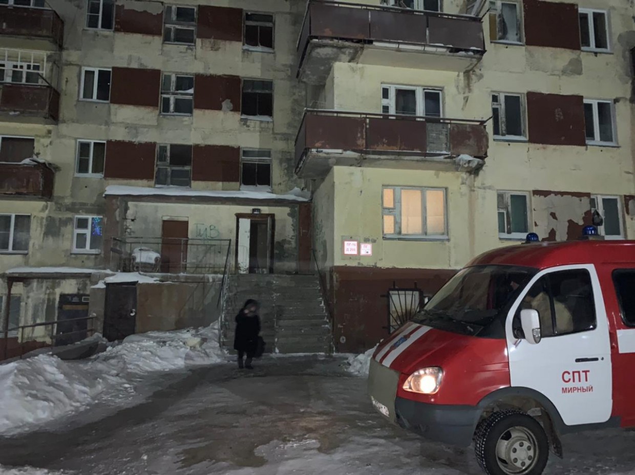 Три человека погибли в результате пожара в поселке Светлый в Якутии
