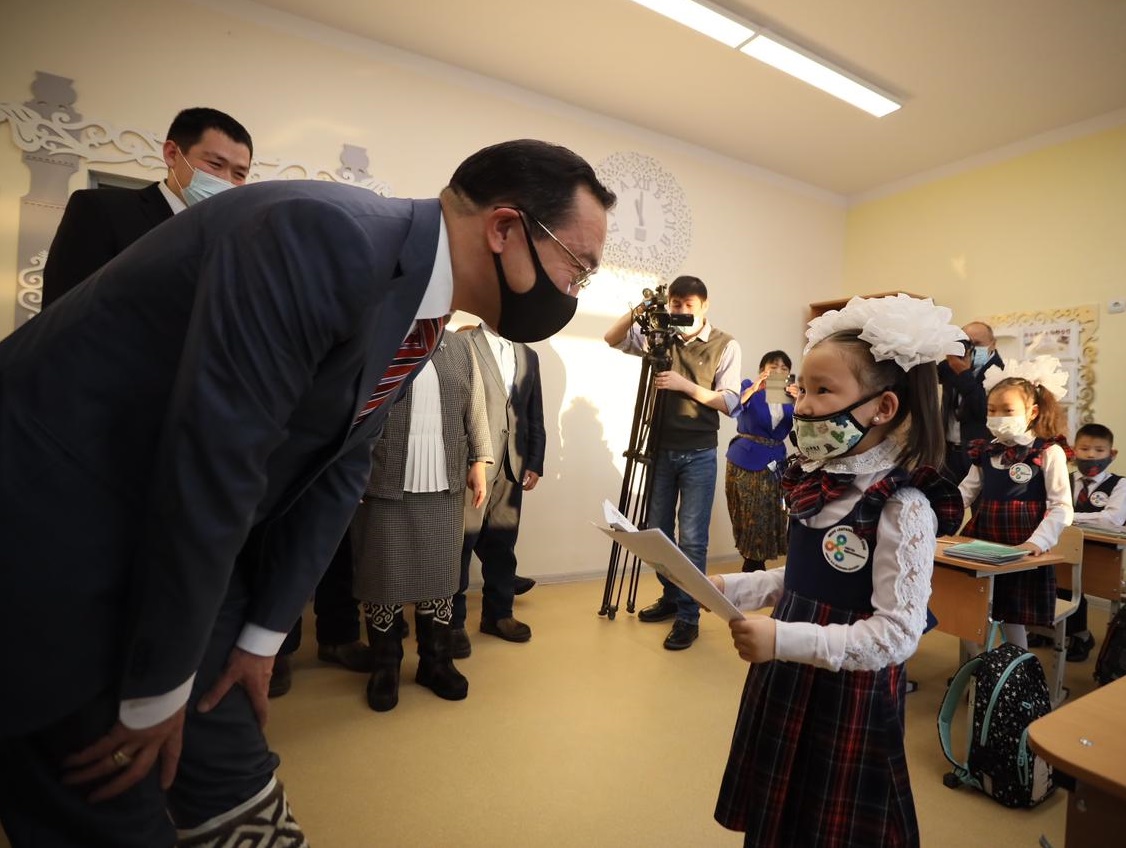 Айсен Николаев: в новой школе села Кытанах создаются все условия для качественного образования детей