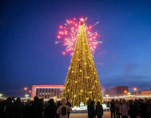 В Якутии зажгли огни на главной новогодней ёлке республики