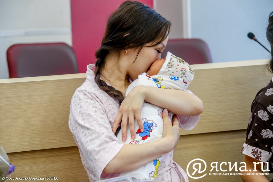 В Якутии каждый рожденный в 2022 году ребенок получит по 100 тысяч рублей