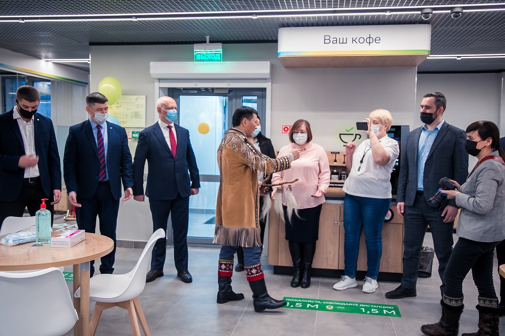 Кофе, гаджеты и биометрия: как выглядит первый офис нового Сбера в Якутске