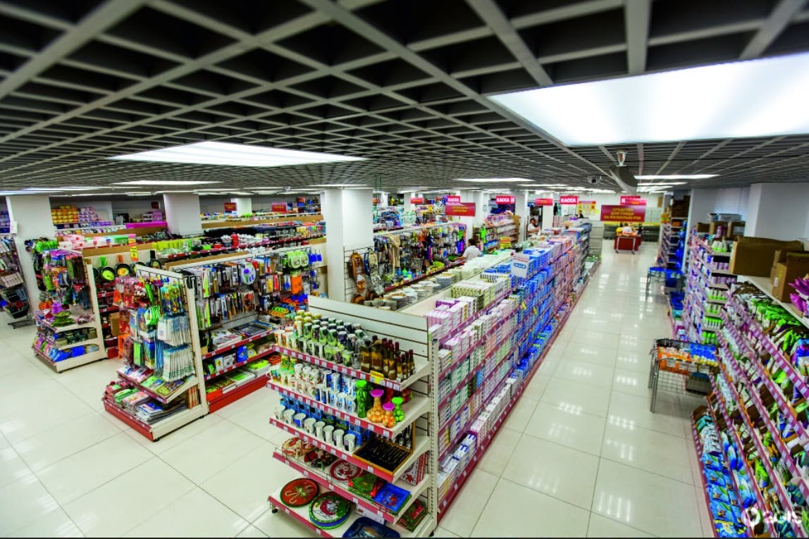 Кубинцы, приехавшие на заработки в Якутию, украли товары из «Хозмаркета» на 4 тысячи рублей