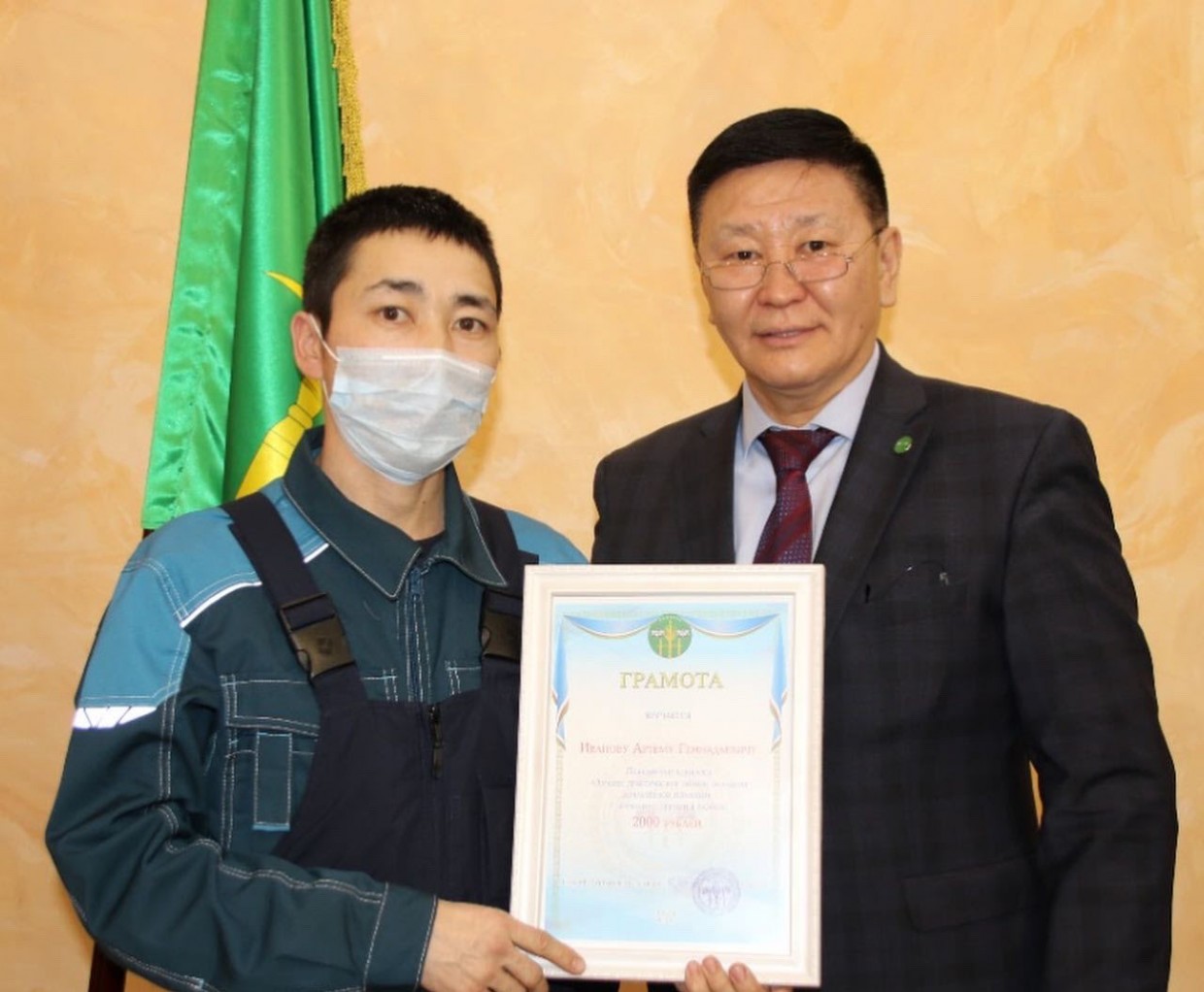 В Сунтарском улусе наградили победителей конкурса «Лучший специалист по охране труда 2021 г.»