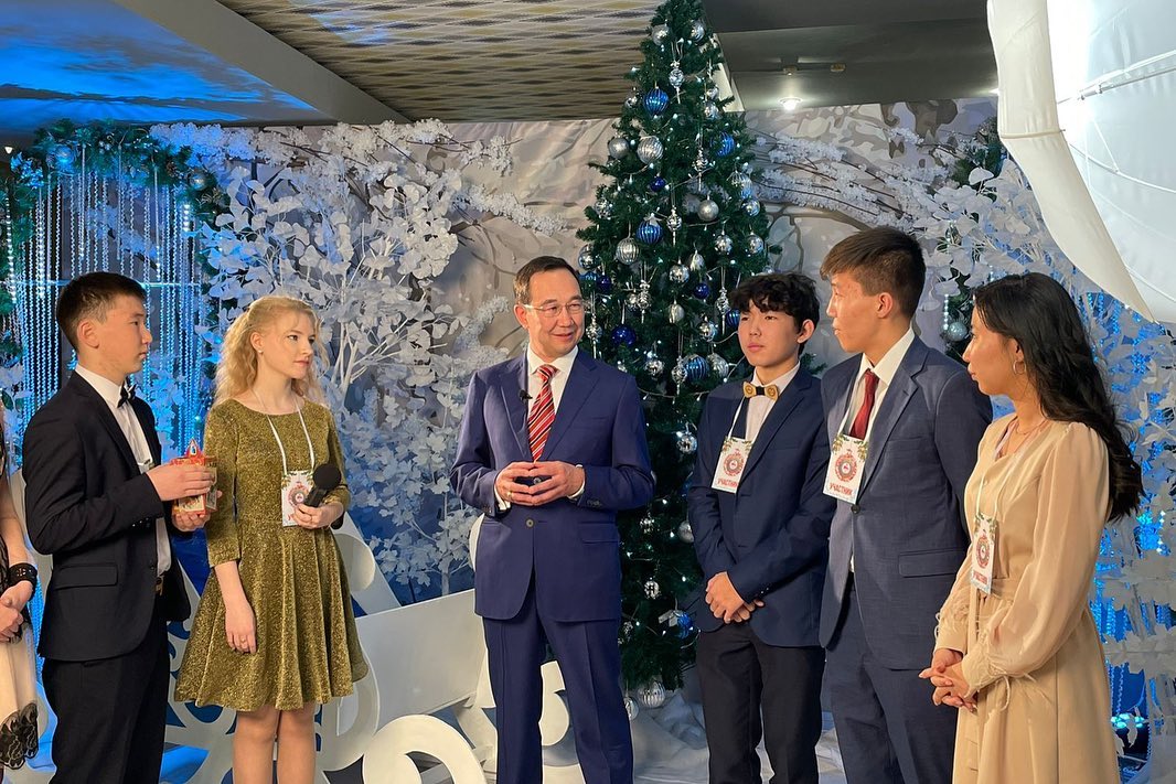 На Елке главы Якутии отметили успехи школьников и студентов