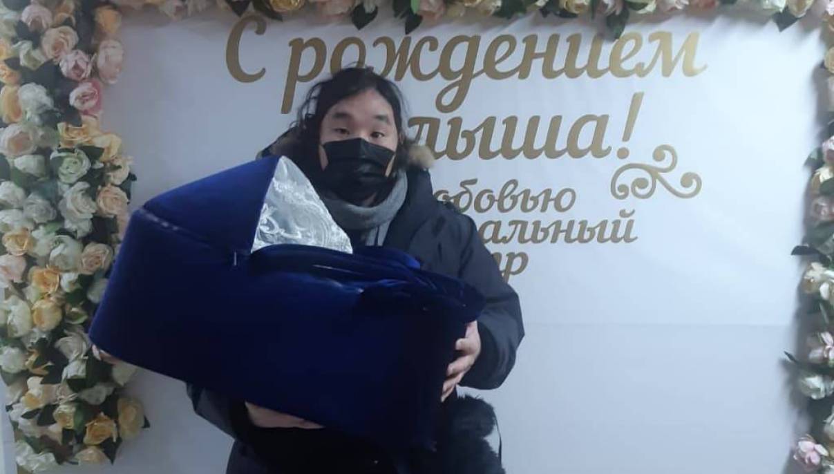 Волонтер Антон Васильев сделал доброе дело №389