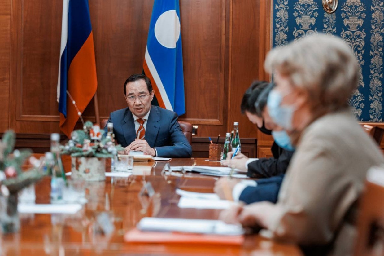 Глава Якутии нацелил правительство на эффективную работу в 2022 году