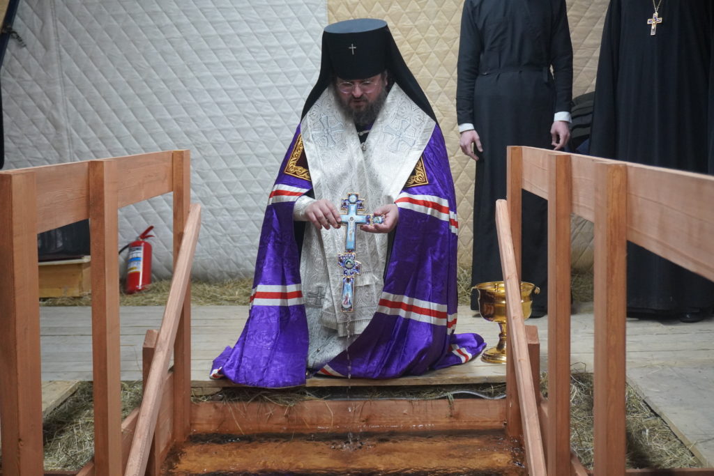 «Водоканал» вновь обустроил крещенскую купель в акватории водозабора