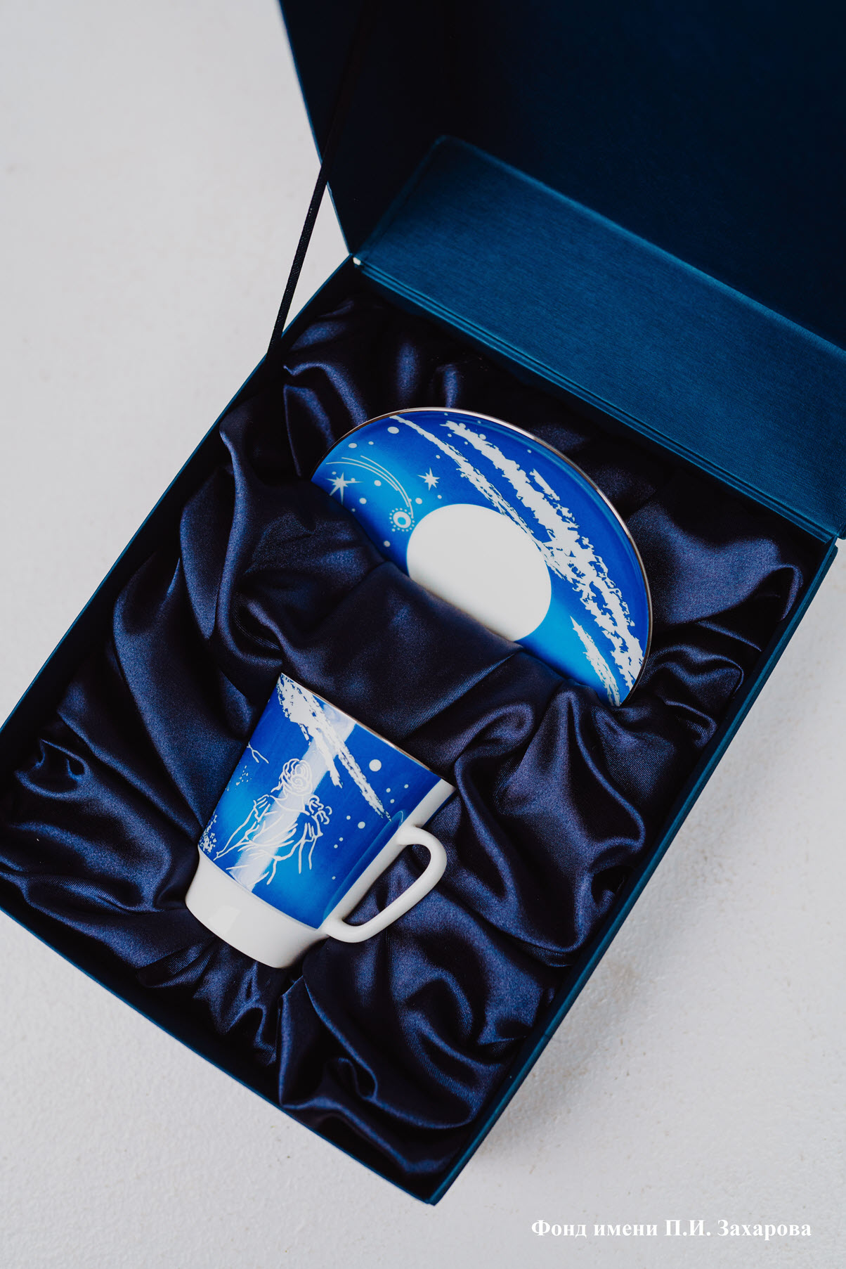 Фонд имени П.И. Захарова выпустил подарочные наборы изделий из костяного фарфора