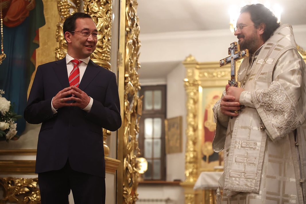 Айсен Николаев: Со светлым праздником Рождества!