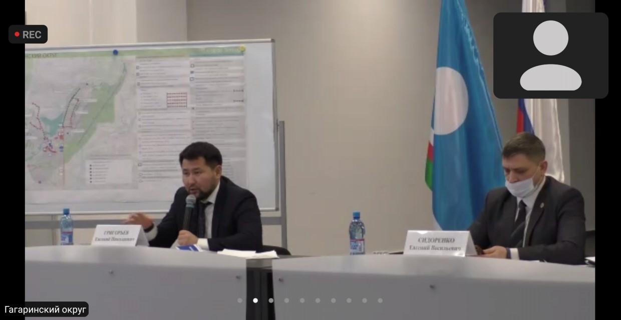 Евгений Григорьев поручил усилить контроль за режимом работы теплых остановок