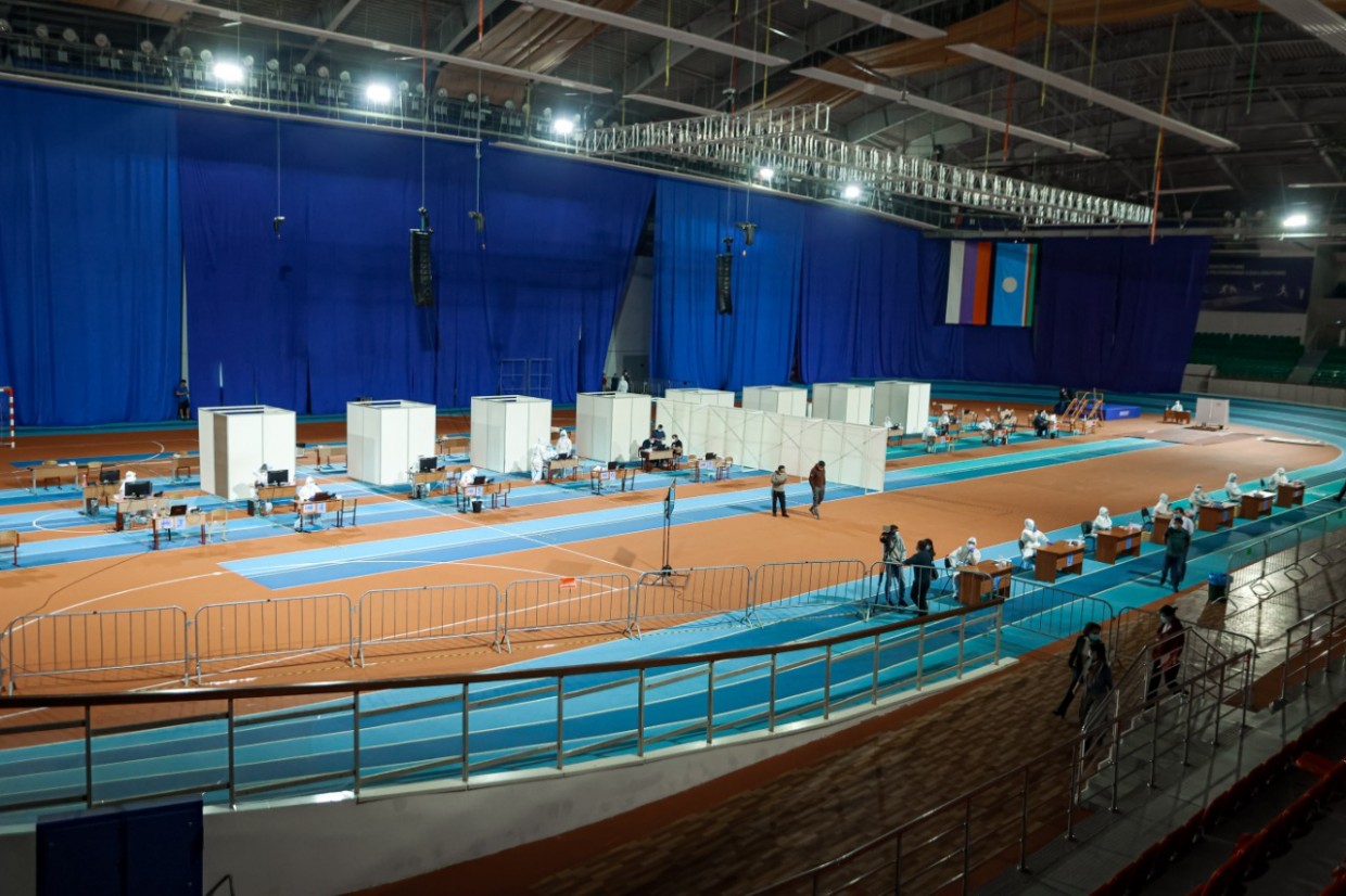 Айсен Николаев проверил готовность Центра неотложной помощи для больных с острыми респираторными инфекциями в Якутске