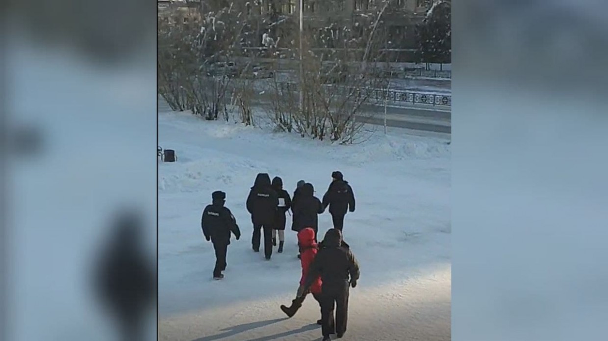 Двух жительниц Якутска оштрафовали за надпись на рюкзаке