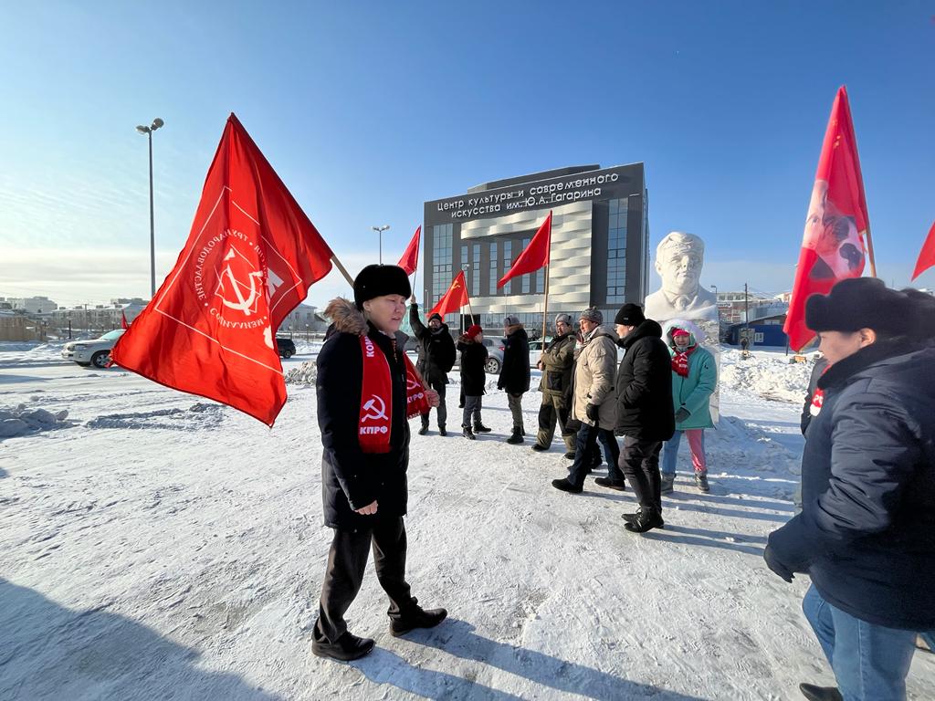 Коммунисты Якутии отмечают День защитника Отечества и признание народных республик