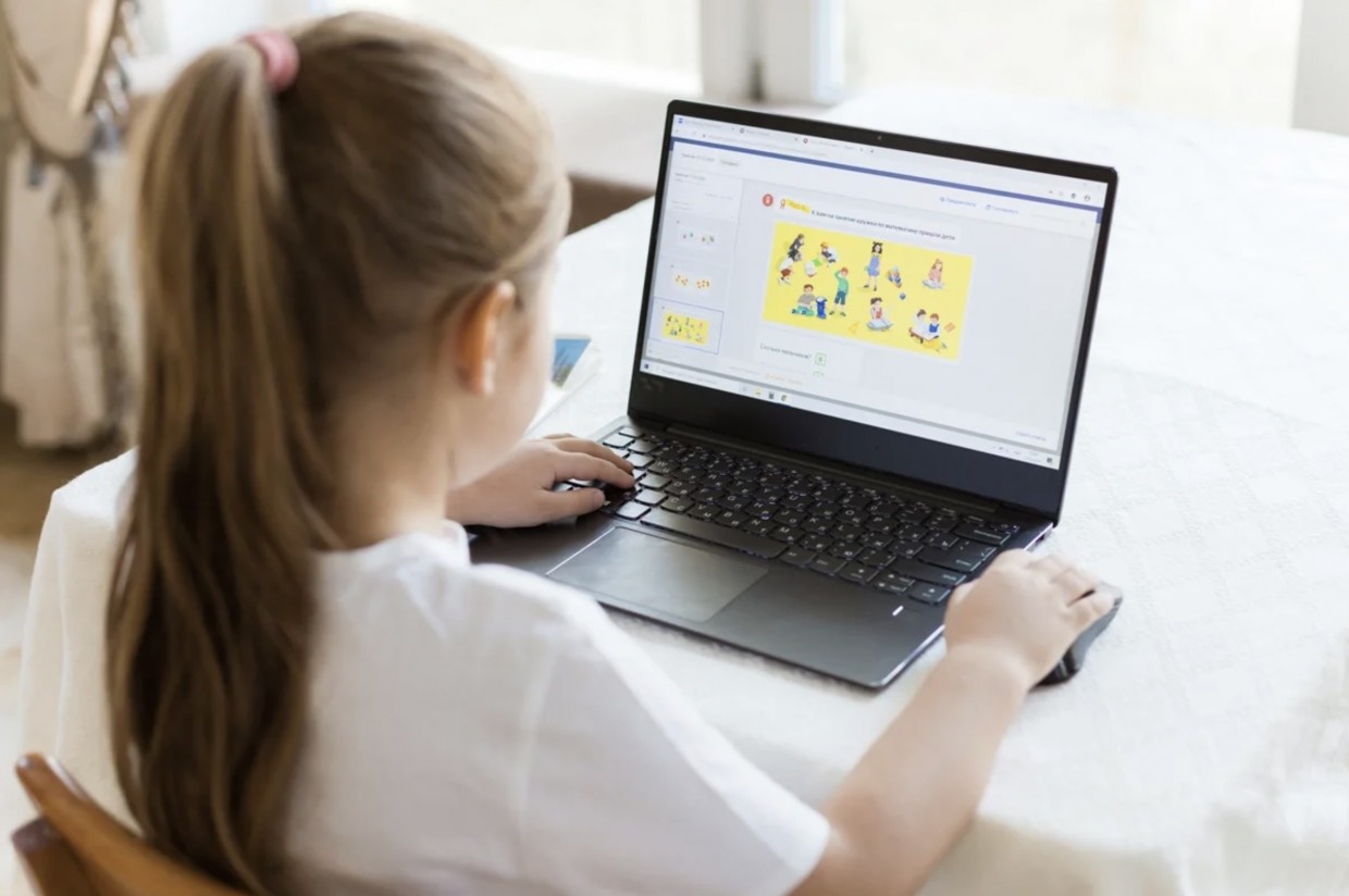 В Якутии во время дистанта малоимущим семьям выделяется компьютерная техника