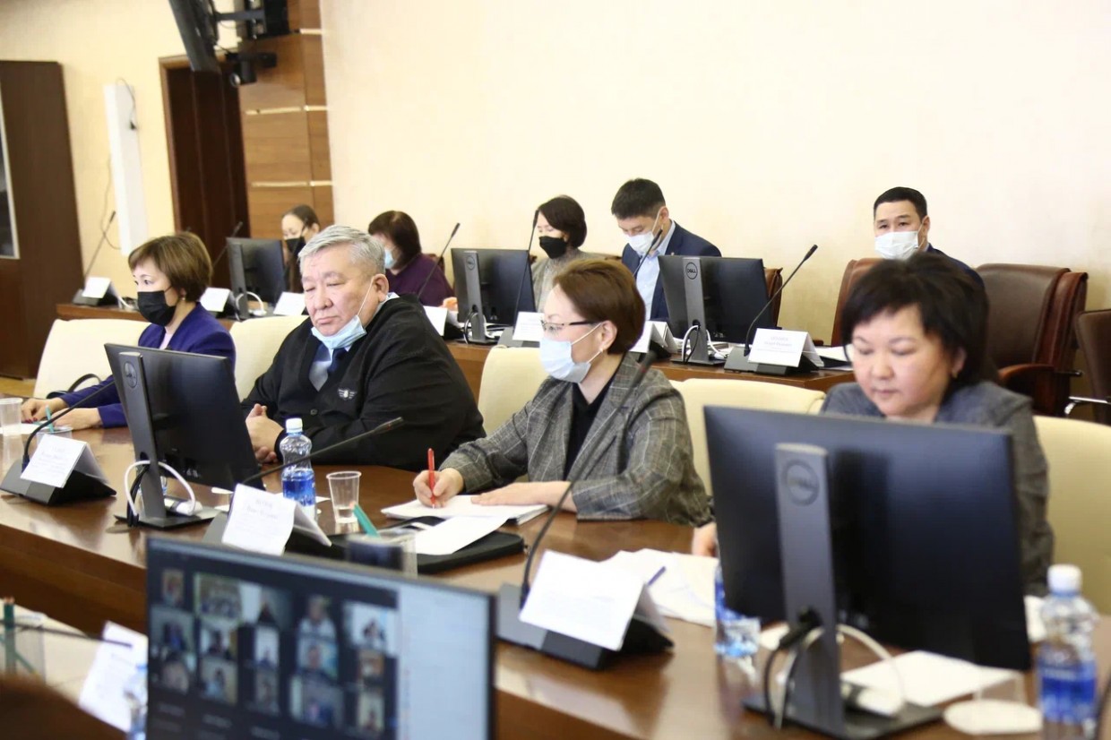 В новый состав Счетной палаты войдут два замминистра Якутии