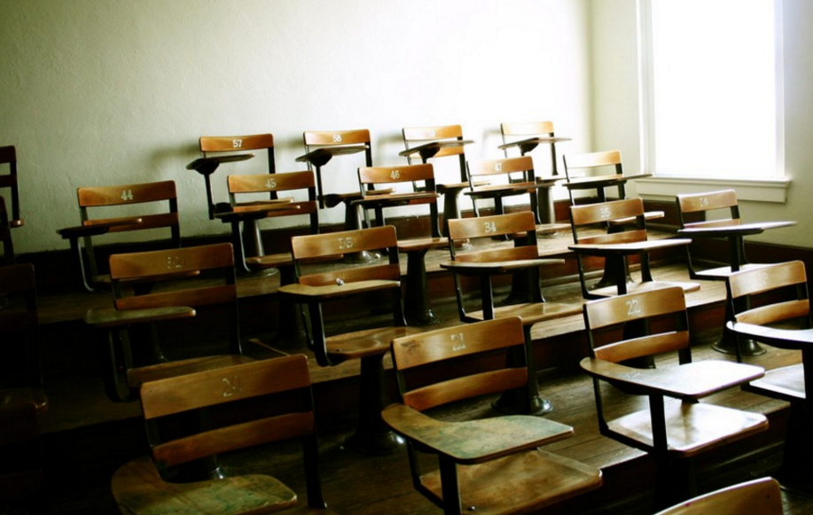 В Якутске школьницу три раза ударили стулом во время урока. Проводится расследование