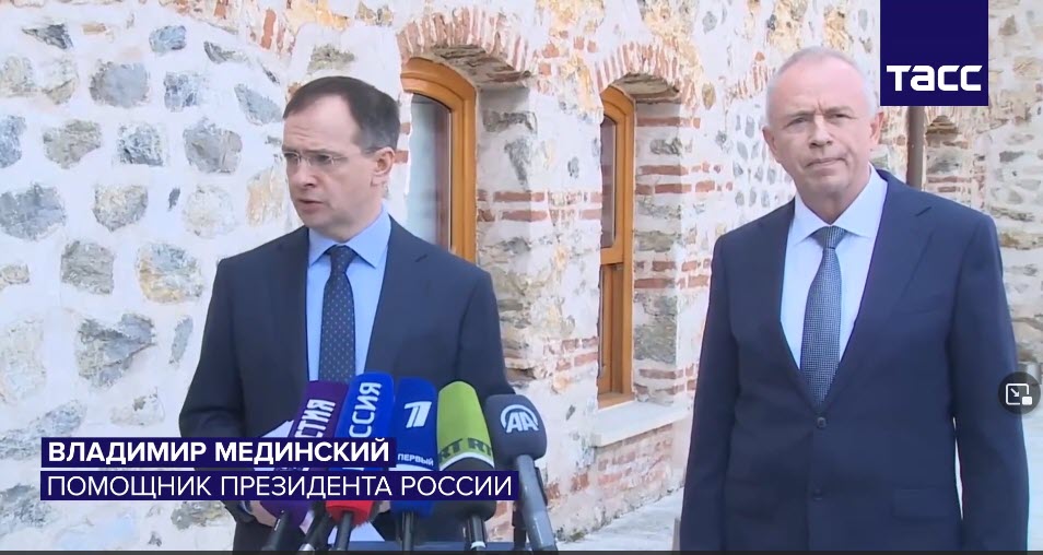 Мединский заявил, что Россия делает два шага навстречу Украине для деэскалации