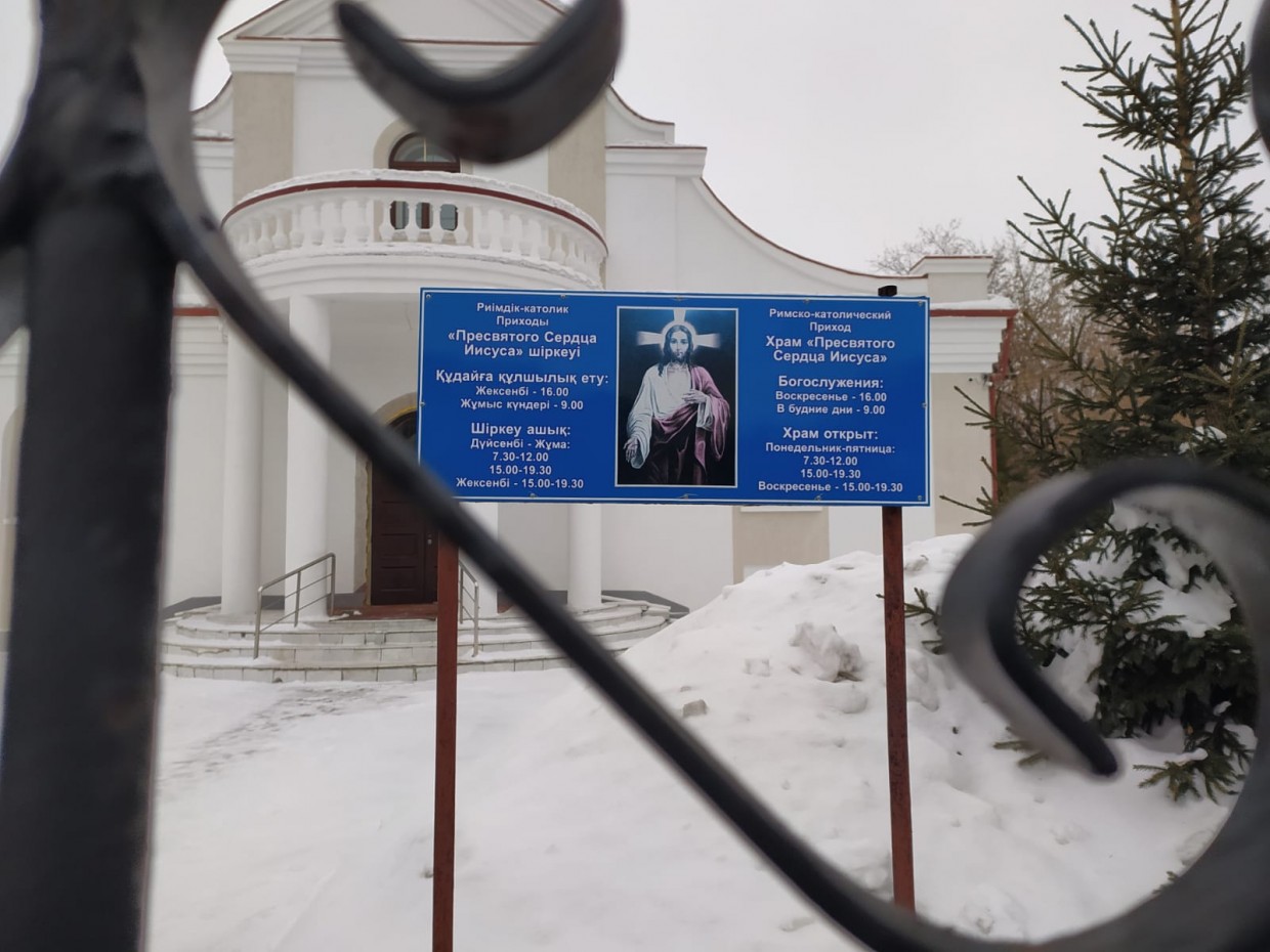 В доме, где жил Максим Аммосов, располагается католическая церковь