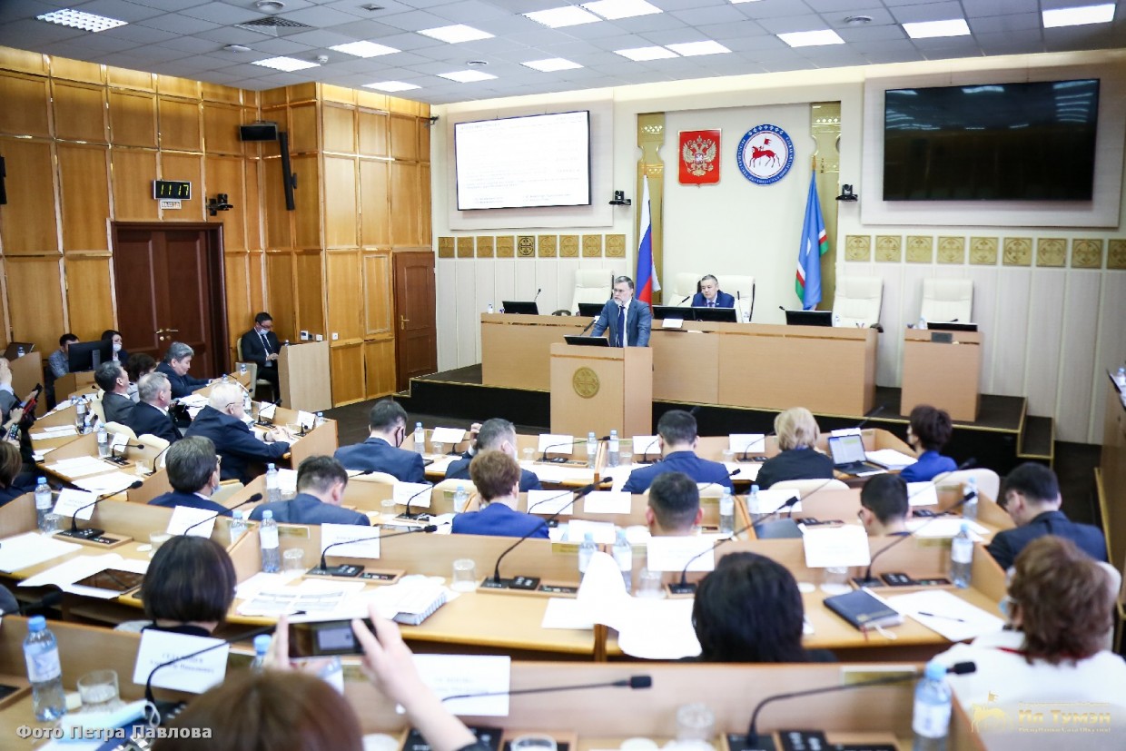 В Ил Тумэне обсудили меры по обеспечению социально-экономической стабильности Якутии