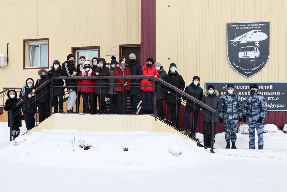 Якутские школьники побывали с экскурсией в отделе по конвоированию
