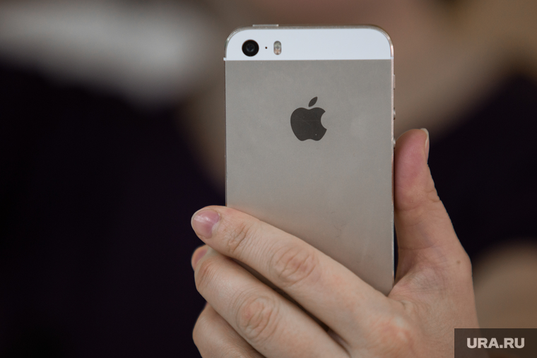 Компания Apple приостановила продажи в России