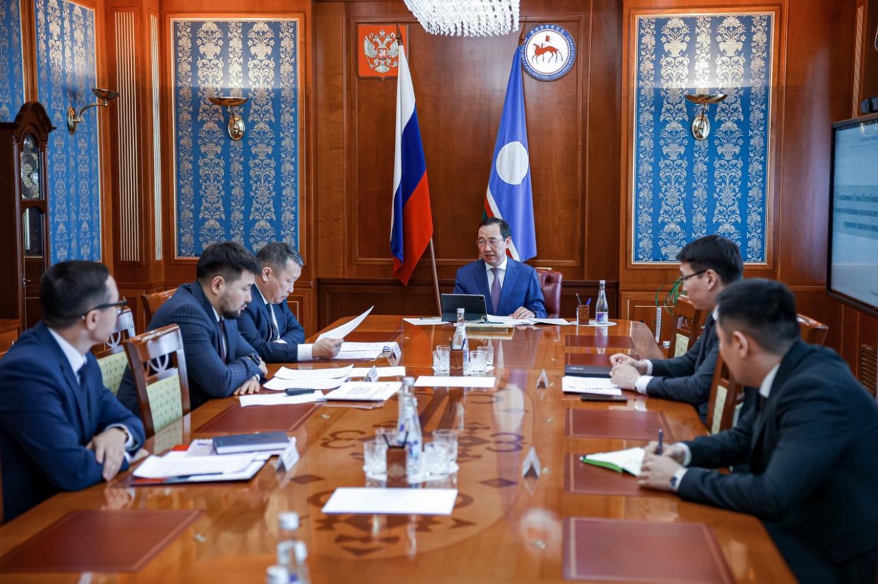 Айсен Николаев поручил ускорить модернизацию общественного транспорта Якутска