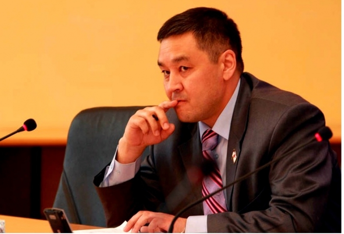 Депутат Ил Тумэн Павел Петров: "Будут ли усилены меры воздействия в отношении граждан, выступающих в поддержку Украины?"