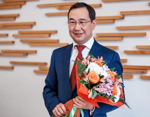 Глава республики Айсен Николаев поздравляет с Международным женским днём