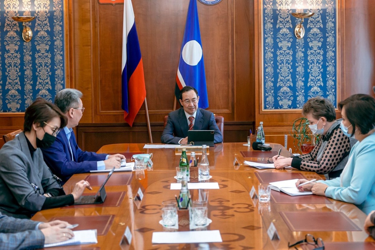 Глава Якутии встретился с представителями крупных оптовых компаний