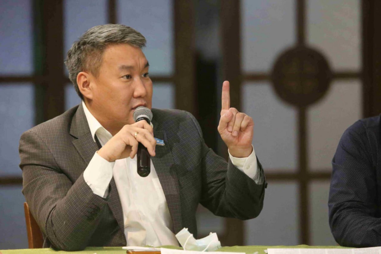 "Единая Россия" провела беседу со скандальным депутатом Ксенофонтовым, обозвавшим горожанина