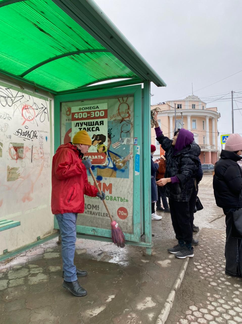 Улицу Кирова готовят к первомайской демонстрации в Якутске
