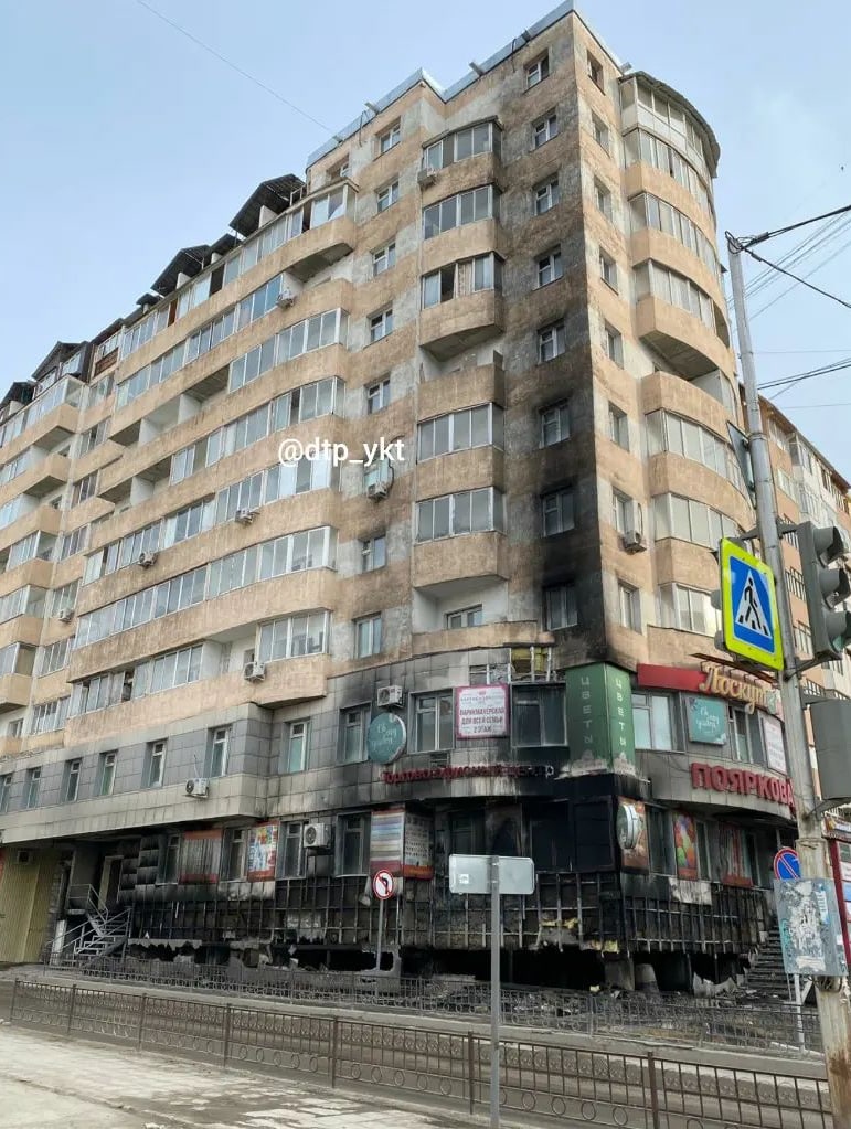 В Якутске в результате ночного пожара в 10-этажном доме пострадал один человек