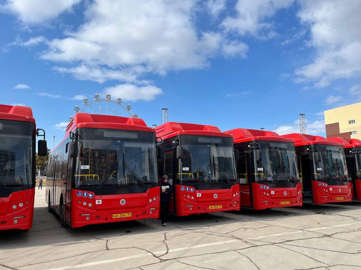 Автопарк Якутска пополнился 100 новыми автобусами
